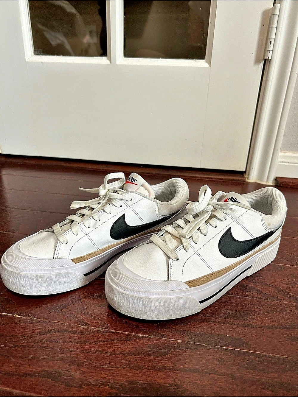 Nike Blazer Low '77 Sneakers in White & Black Size US 8